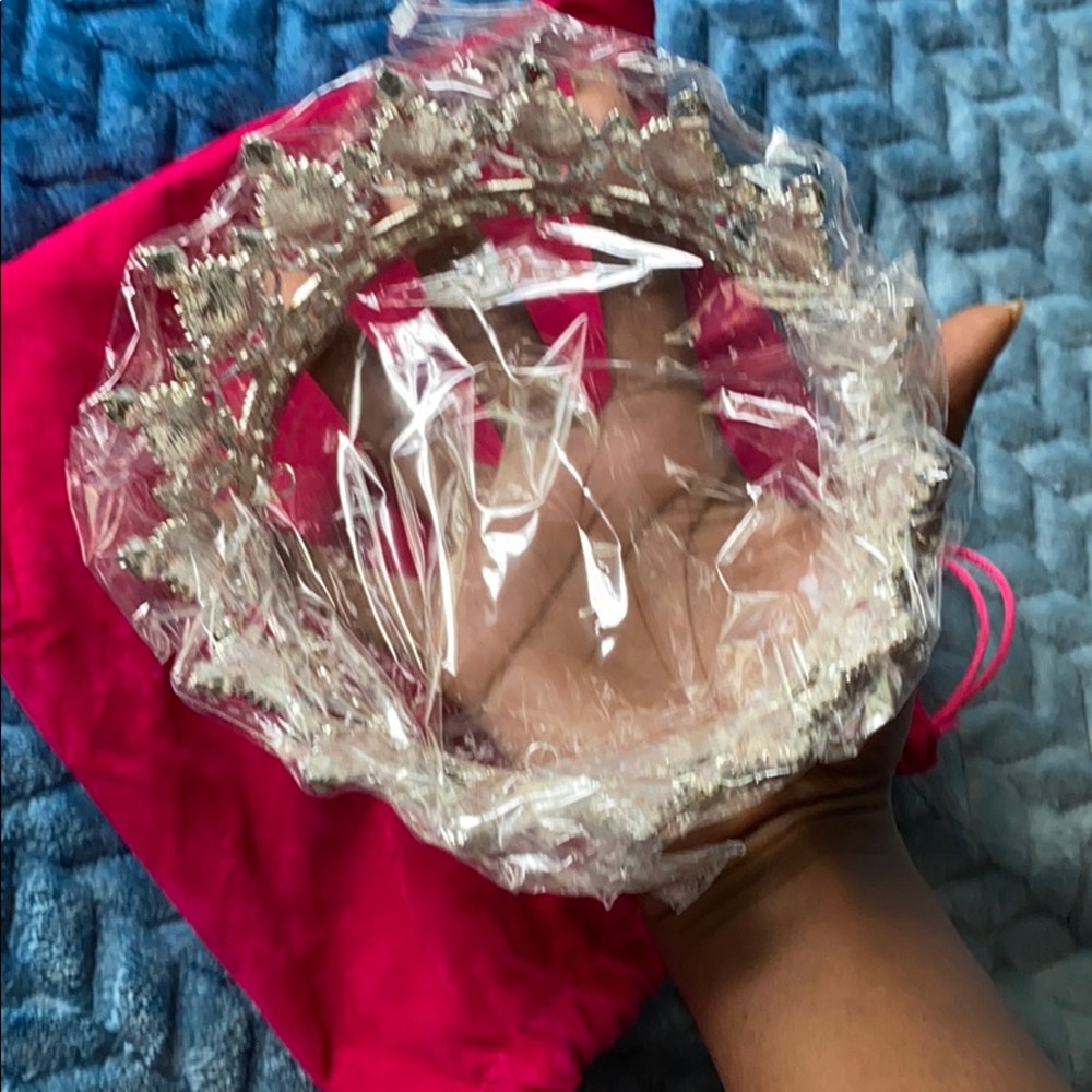 tiara - Picture 5 of 5